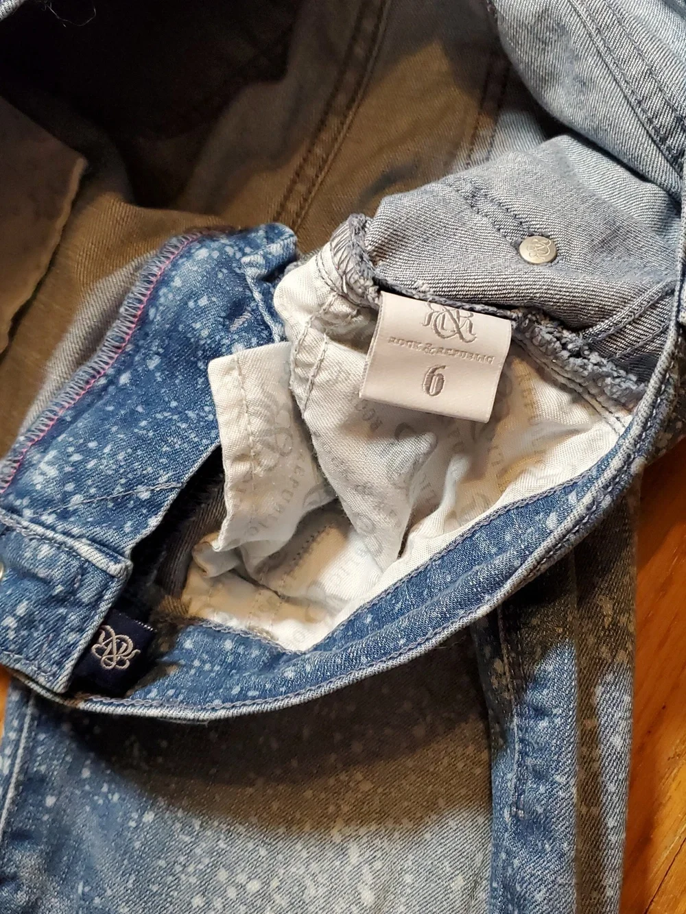 Rock & Republic Blue Skinny Jeans with White Paint-Splatter